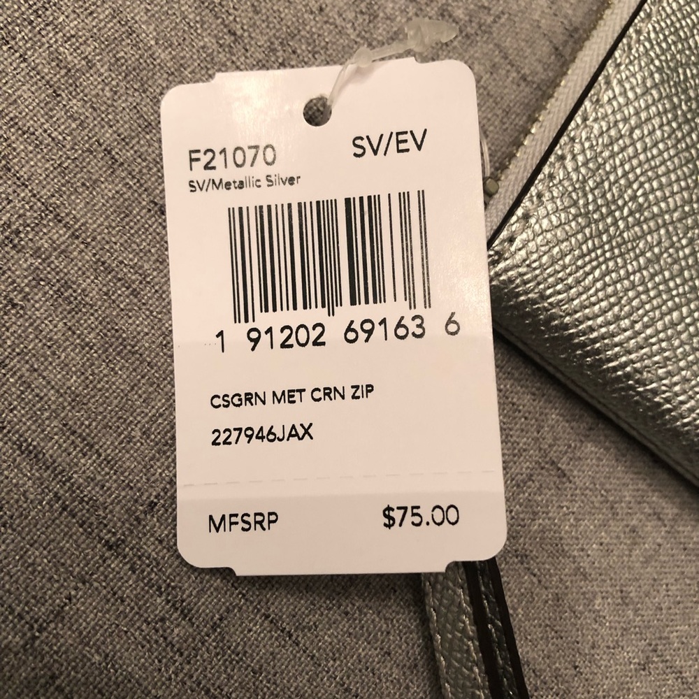 Coach Silver Metallic Corner Zip Wristlet Bag New - Picture 5 of 8